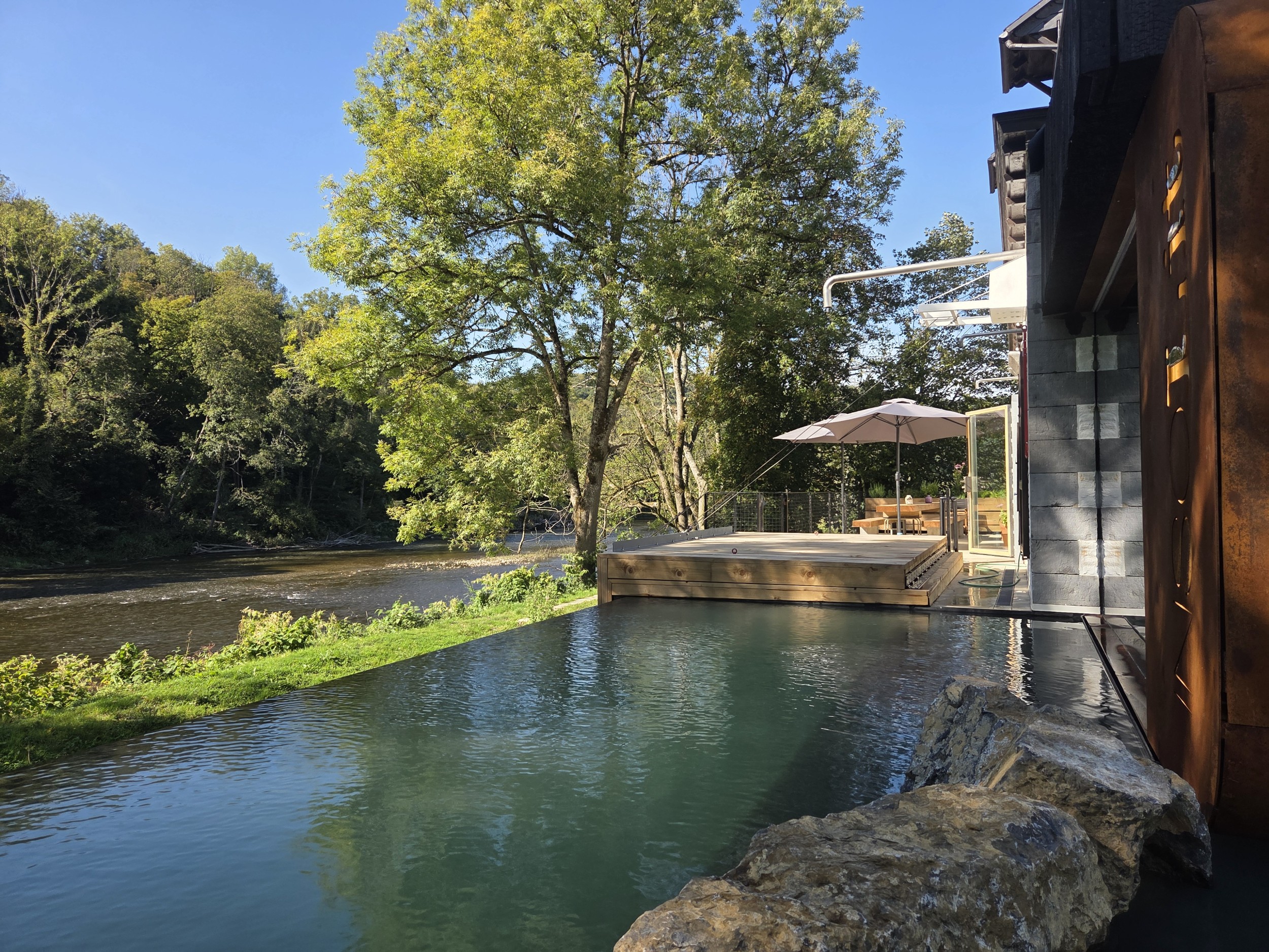 Piscine du CASTEL au bord de l’Ourthe